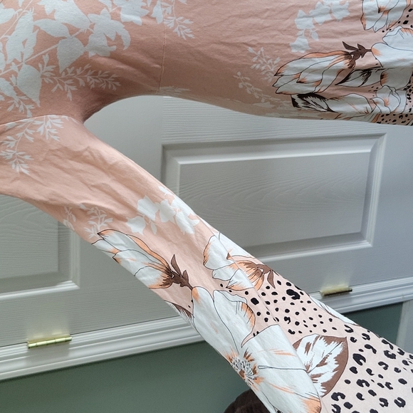 Venus Print Dress - Picture 8 of 9